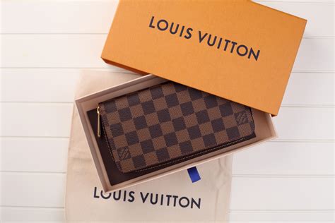 come riconoscere portafoglio louis vuitton originale|portafoglio lv uomo.